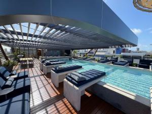 Bazén v ubytování Flat Pé na areia Setai Aquamaris - Jd Oceânia nebo v jeho okolí