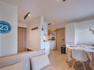 Dapur atau dapur kecil di Appartement moderne au Cernix avec grande terrasse - FR-1-809-16 +2 gambar