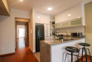 Η κουζίνα ή μικρή κουζίνα στο Spectacular 1BR in Miraflores +17 φωτογραφίες