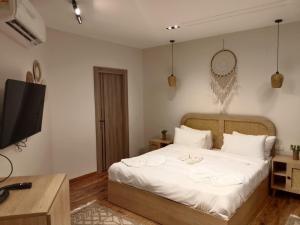 Postel nebo postele na pokoji v ubytování Zen Pyramids Luxury Villa