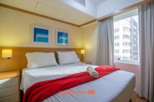 a bedroom with a bed with a red blanket on it at Flat na Bela Cintra duas quadras da Av Paulista in Sao Paulo +12 photos