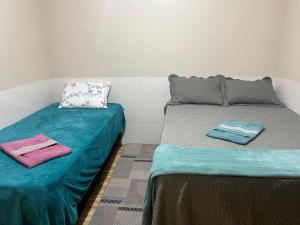 En eller flere senge i et værelse på Residencial Meurer