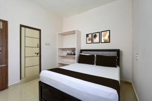 a bedroom with a large bed in a room at Hotel O V Stayinn in Renigunta