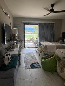 Postel nebo postele na pokoji v ubytování Spacious 1 BR 1 BA Family Villa