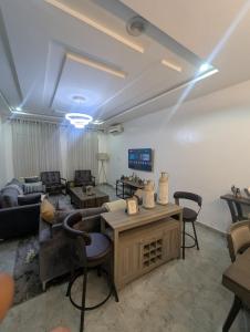 Μια τηλεόραση ή/και κέντρο ψυχαγωγίας στο The Retreat +2 φωτογραφίες