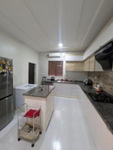 Η κουζίνα ή μικρή κουζίνα στο The Retreat