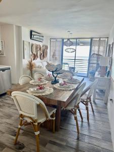 Un lugar para sentarse en Marea Beach Front