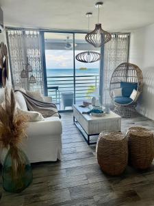 Un lugar para sentarse en Marea Beach Front