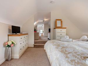 a bedroom with a large bed and a television at 1 Bed in Blandford Forum 28964 in Spetisbury