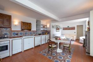 a kitchen with a table and a living room at Giardino in villa Margherita in Zoagli