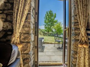 En balkon eller terrasse på 2 Bed in Gower 62019 + 16 billeder