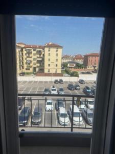 a view of a parking lot with cars parked at stazione Lina house in Mestre