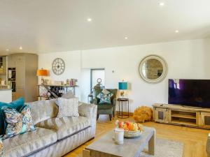 a living room with a couch and a tv at 3 Bed in Skipton 89582 in Colne