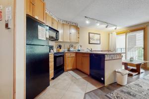 Кухня или мини-кухня в Iron Horse Resort 3063
 +26 фотографий