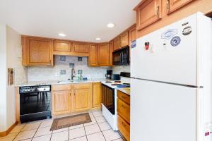 Kuchyň nebo kuchyňský kout v ubytování Summit House East 309