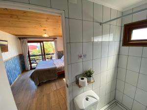 Phòng tắm tại Hostal F +56 ảnh