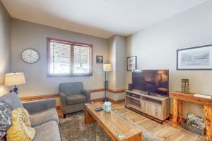 a living room with a tv and a couch and a table at Los Pinos #D10 in Breckenridge