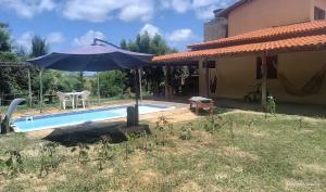 Bazén v ubytování Casa Nativa Coqueiro II nebo v jeho okolí