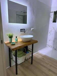a bathroom with a sink and a mirror at Ca' dei lecci in Tuoro sul Trasimeno +12 photos