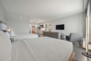 Postel nebo postele na pokoji v ubytování Homewood Suites By Hilton Austin Airport