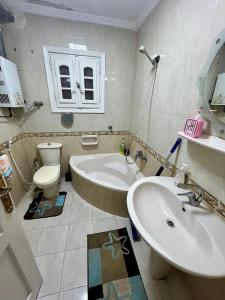 Koupelna v ubytování Seaside Apartment In Alexandria