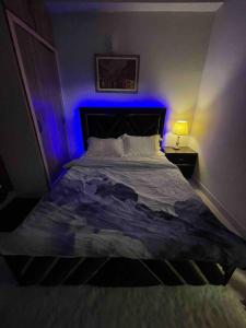 Voodi või voodid majutusasutuse The Luxury Condo 2BHK toas +16 fotot