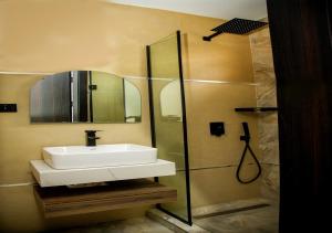 Koupelna v ubytování Lekki Central Apartments With Pool