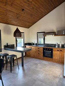 a kitchen with a table and some chairs in it at Agua de Tajamar in Alta Gracia
