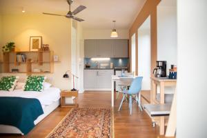 a small apartment with a bed and a kitchen at Cozy Studio in Lahemaa National Park ! Perfect for Nature Lovers in Kolga