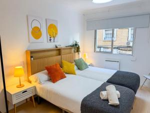 a bedroom with two beds and a window at El Ebro del Pilar - Turistea in Zaragoza