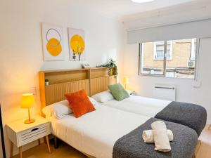 a bedroom with two beds and a window at El Ebro del Pilar - Turistea in Zaragoza