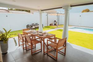 A piscina localizada em New Modern 3br Private Pool, 6min Form The Beach ou nos arredores