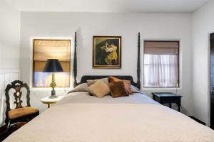 a bedroom with a large bed and a chair at Rockhouse Retreat 1-br Housetimeless Dcortrails in Granite Dells