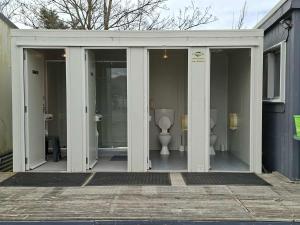 Koupelna v ubytování Mackenzie Motels + 95 fotografií