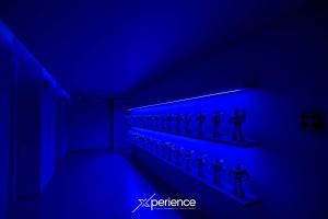 Una habitación azul con un estante con figuras encima. en Serenity at 12, City Views and Wonderland Vibes!, en Hatillo 59 fotos más