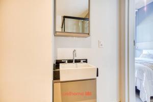 a bathroom with a sink and a mirror at Studio na Vila Mariana proximo a Unifesp e Estacao in Sao Paulo