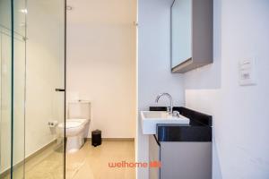 a bathroom with a sink and a toilet at Studio na Vila Mariana proximo a Unifesp e Estacao in Sao Paulo