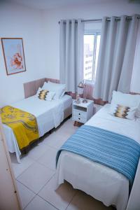 a bedroom with two beds and a window at COP30 - Apê Amazônia Living - Sem reserva mínima - 4 Camas - Umarizal - Belém in Belém