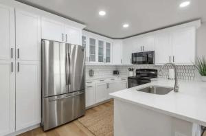 Η κουζίνα ή μικρή κουζίνα στο Waterfront - Family & Pet Friendly - 1BR-1BA