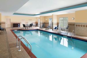Πισίνα στο ή κοντά στο Fairfield Inn & Suites by Marriott Waco North