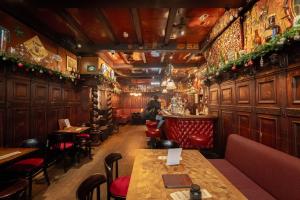 Un lugar para sentarse en The Old Nickel Hotel
