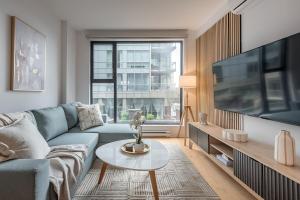 Μια τηλεόραση ή/και κέντρο ψυχαγωγίας στο Old Port Upscale - Free Indoor Parking