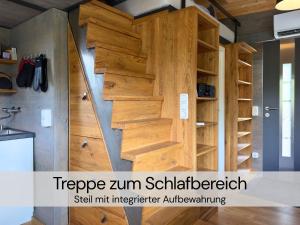 a wooden door in a kitchen with a stairnut interpreter applianceery at TinyHousebeiDresden spektakuläres winziges Häuschen auf Stelzen im Pferdeteich, Kaminofen, umlaufende Terrasse - Nähe Sächsische Schweiz - Von Juni - September Mindestmietzeit 1 Woche Sa-Sa in Großharthau