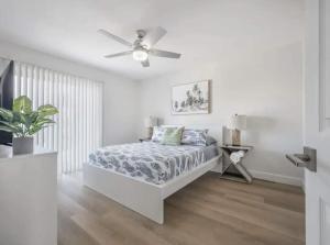 Ένα ή περισσότερα κρεβάτια σε δωμάτιο στο Waterfront-Family & Pet Friendly for 6