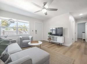 Μια τηλεόραση ή/και κέντρο ψυχαγωγίας στο Waterfront-Family & Pet Friendly for 6