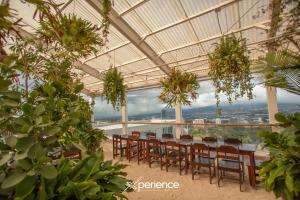 a dining room with a table and chairs in a building at Secrt Sabana 2BR · Workspace + WiFi · Parking · Pool & Gym · Apt 1213 in San José