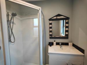 Ένα μπάνιο στο Cosy Cabin in the Loop +13 φωτογραφίες