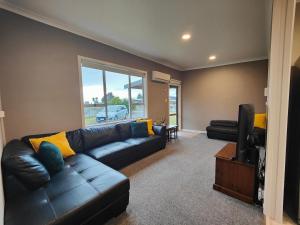 Χώρος καθιστικού στο Cosy Cabin in the Loop