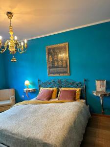 a blue bedroom with a bed with a blue wall at WhiteHome in Conegliano