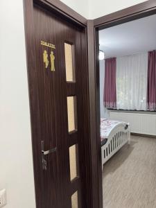 Postel nebo postele na pokoji v ubytování Apartament Brazdă + 22 fotografií